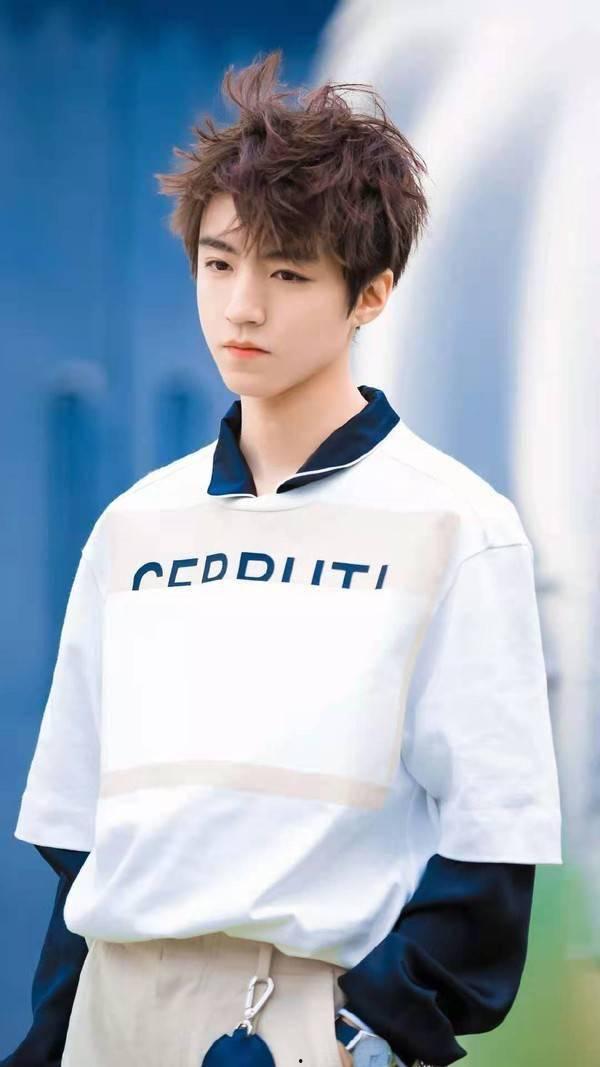 狗仔爆料王俊凯原视频,狗仔镜头下的日常瞬间